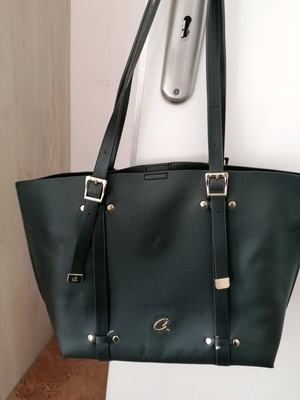 Axel shoulder bag black like new