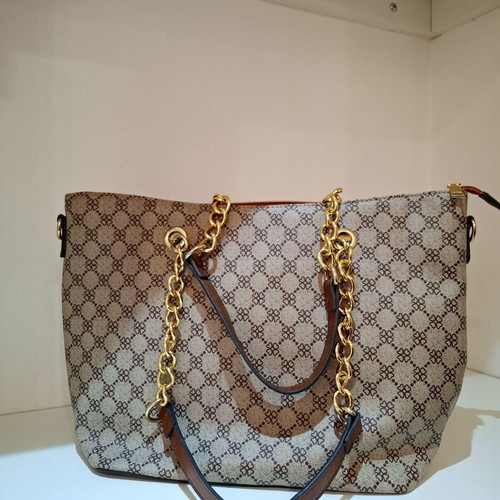 Classic women's shoulder bag with chains used, multicolor