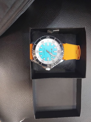 Curren wristwatch new with silicone strap and battery