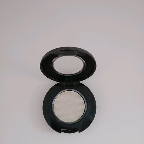 Dorothy L eyeshadows used, set of items