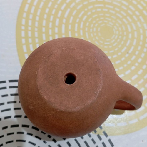 Pythagoras cup used, clay vessel with fill limit