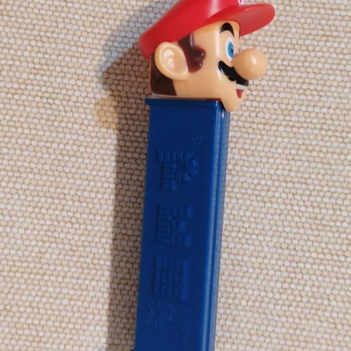 Pez candy dispensers set of 20 like new, Disney and Marvel characters