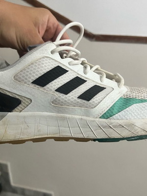 Adidas 44 2/3 σε πολύ καλή κατάσταση