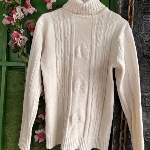 Women's wool turtleneck sweater white like new, size M-L