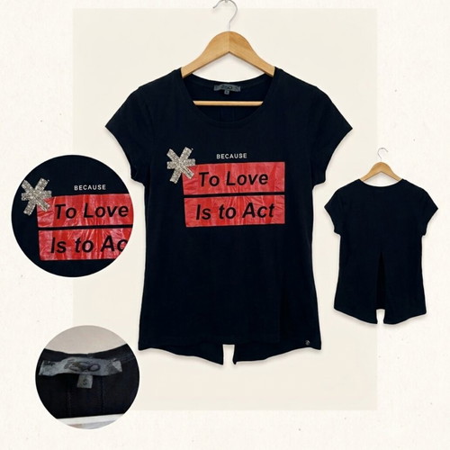 Iso black t-shirt like new with back slit and design