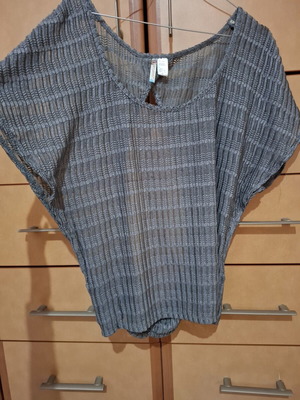 Backless blouse like new, loose fabric, gray