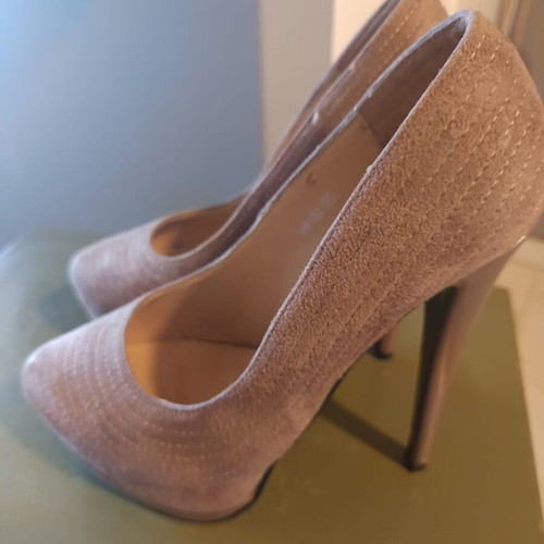 Beautiful Shoes pumps 15 cm heel new, beige, size 37