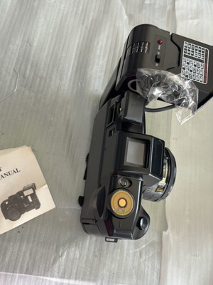 Camera DL2000A with red eye reduction, like new