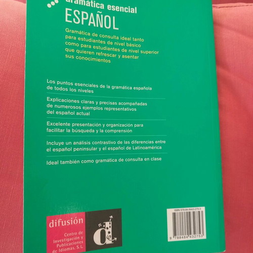 Gramática esencial Español book used, in Spanish