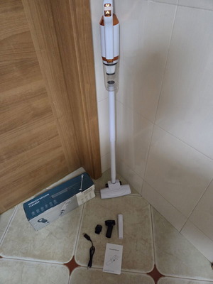 Multifunctional cordless 2-in-1 upright vacuum cleaner