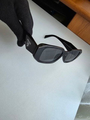Prada sunglasses new, black unisex design