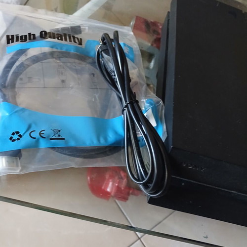 PS4 console with new cables 1TB