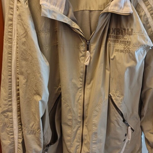 Oxbow boy's fall winter jacket size 16A like new, beige