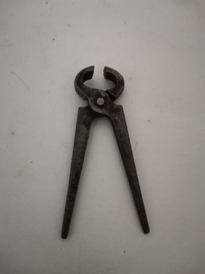 Small tongs used