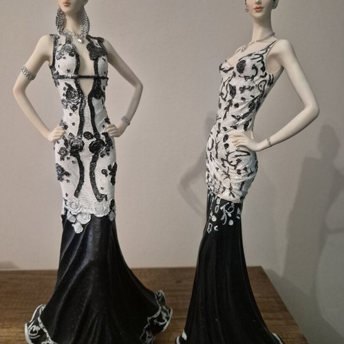 Decorative female figurines set of 2, 40 cm, black and white