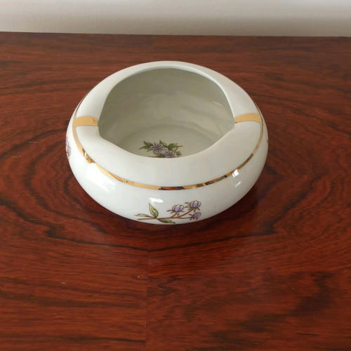 Porcelain ashtray Masse Bavaria like new with painted flowers