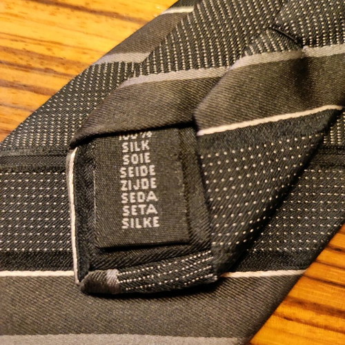 Silk tie 100% in gray shades like new