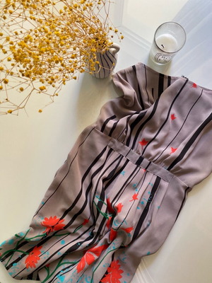 Floral aaiko dress like new, gray, size S