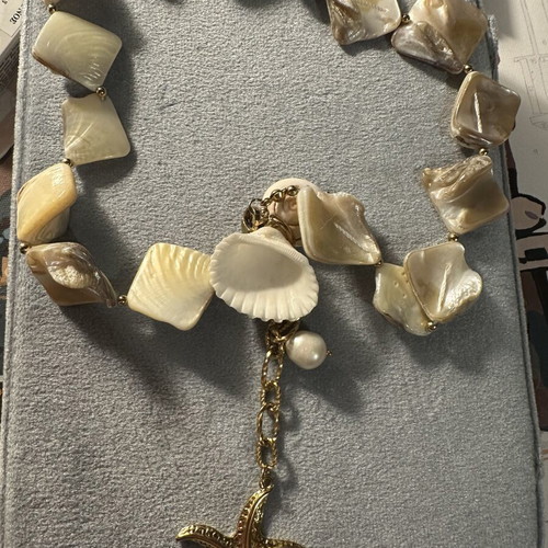 Summer Shell Necklace with Mother of Pearl and Starfish like new