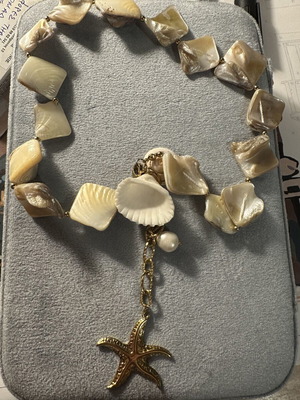 Summer Shell Necklace with Mother of Pearl and Starfish like new