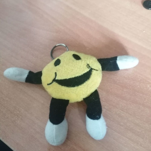 Smiley keychain like new, black and yellow