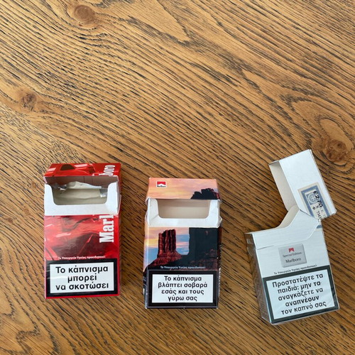 Collectible empty Marlboro packs like new, set of 3