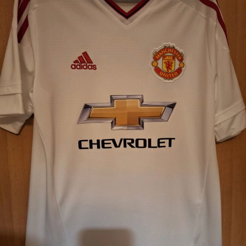Manchester United 2015-16 away kit like new, kids size 15-16