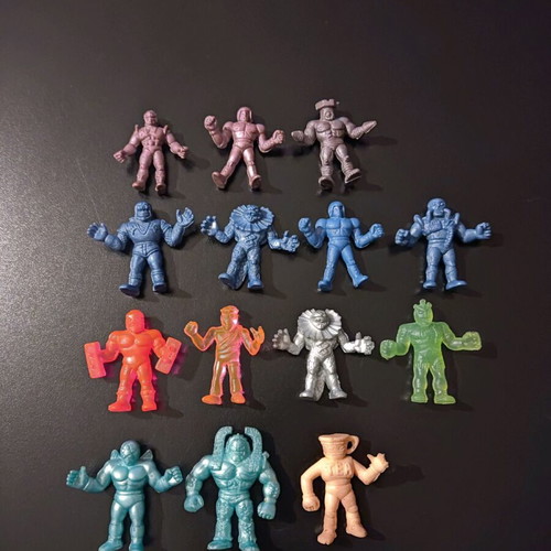 Collectible alien figures like new, pack of 14 pieces