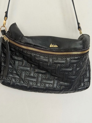 Kem black shoulder bag used with woven texture and gold details