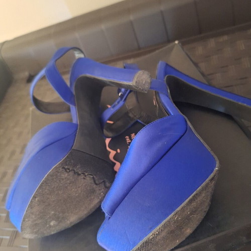 Mia platform sandals like new, blue