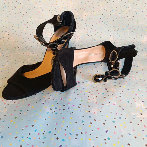 Eva Minge velvet women's shoes size 41 like new, missing decorative gem