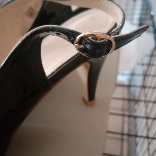 Migato black patent leather pumps like new, size 39, 9 cm heel
