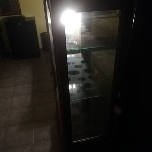 Display cabinet like new with three glass shelves and crystal glass set