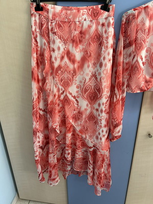 Enzzo coral set medium size, like new