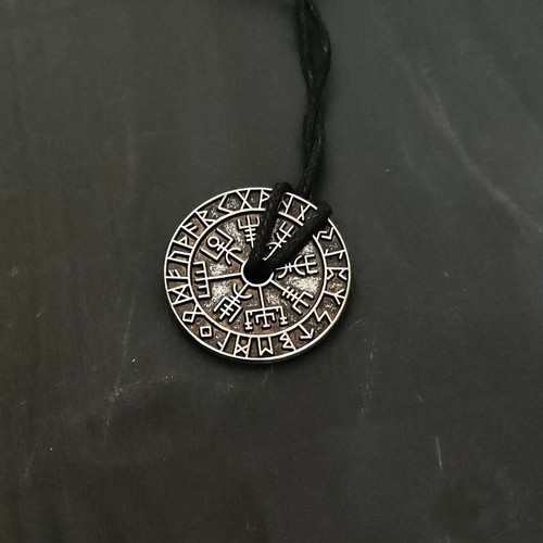 Vegvisir pendant with Scandinavian runes like new