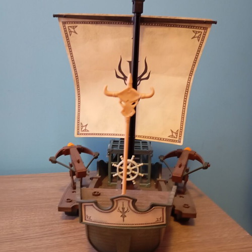 Playmobil ship with 3 figures like new