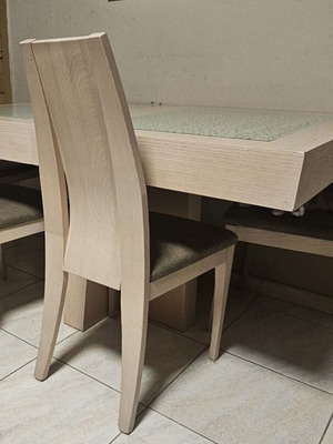Extendable dining set with 6 high-back chairs, solid light wood