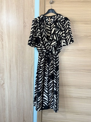 Short Sleeve Dress like new, black and beige