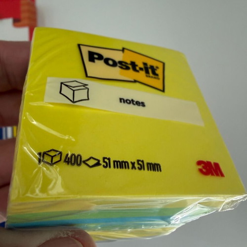 Set of 12 graphite pencils with erasers and 400 Post-its 51x51mm brand new