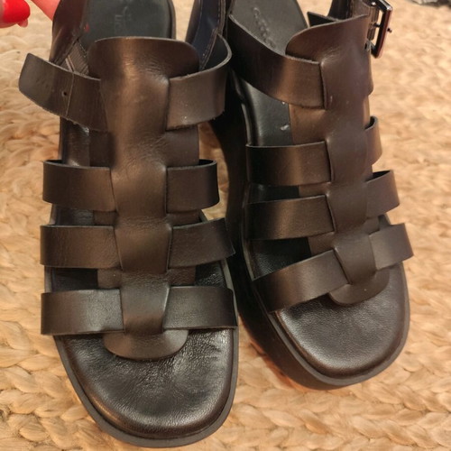 Tamaris wedge leather sandals like new, size 40, black