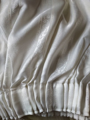 White curtain with gold fabric of excellent quality like new