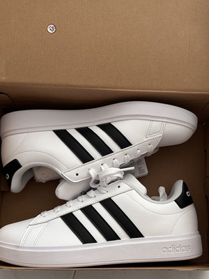 Adidas Grand Court 2.0 sneakers size 42, new in box