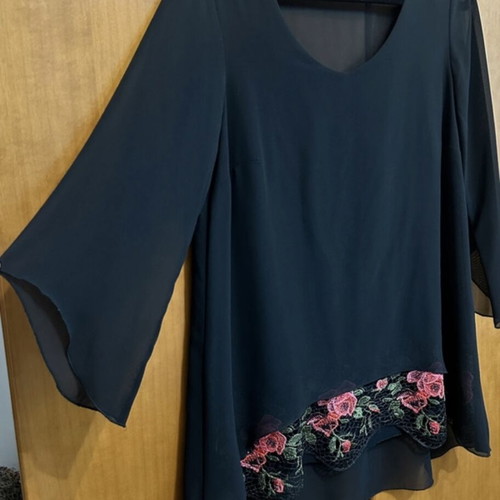 Women's blouse with embroidery like new, black