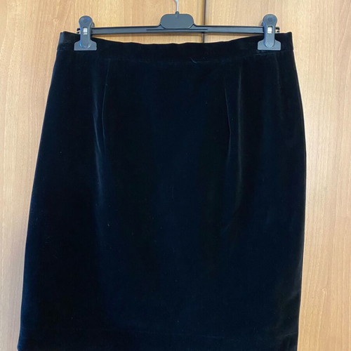 Bill Lambiris vintage velvet skirt like new, black, size L