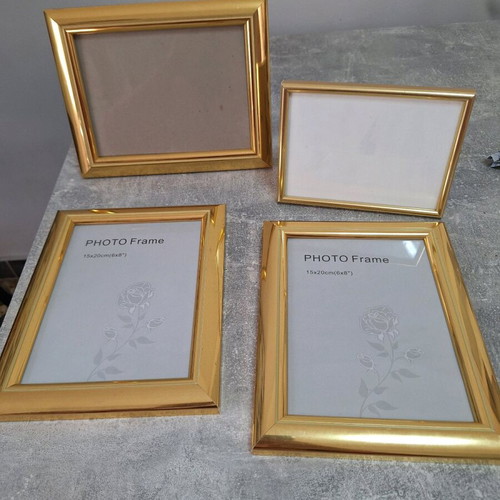 Photo frames set of 4 in gold color like new