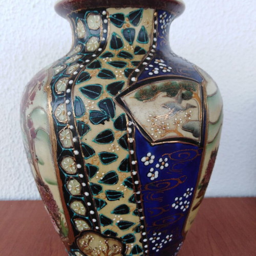 Satsuma Vase like new with rich hand-painted decoration