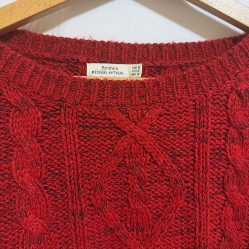 Bershka red cropped sweater like new, size M