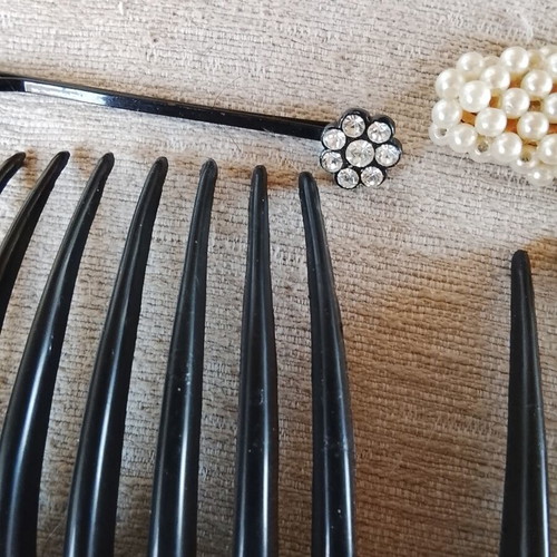 Set of 4 large pearl hair combs with rhinestone clip and pearl barrette