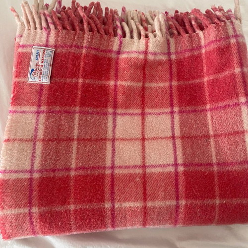 Omega double wool blanket like new 195x230