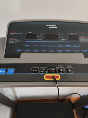 Treadmill used with LED display and 17 training programs